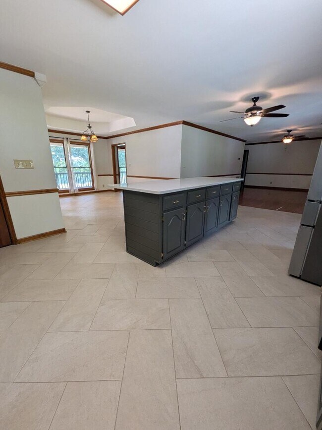 Photo - 102 Huntington Ridge Rd