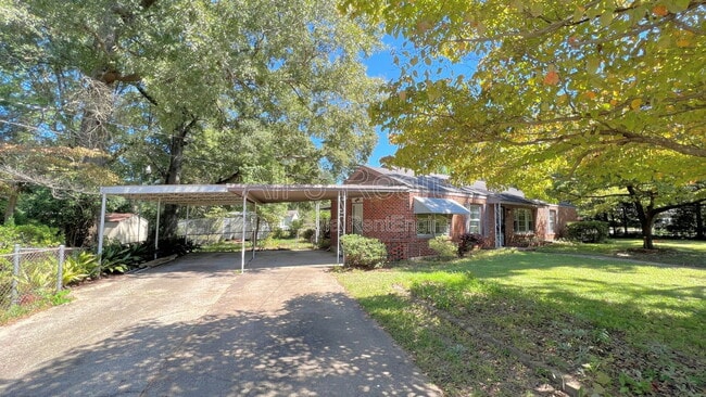 Photo - 804 Hillman St