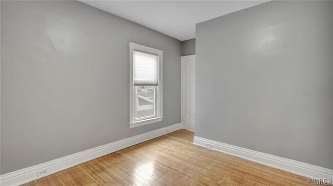 Photo - 2528 Main St