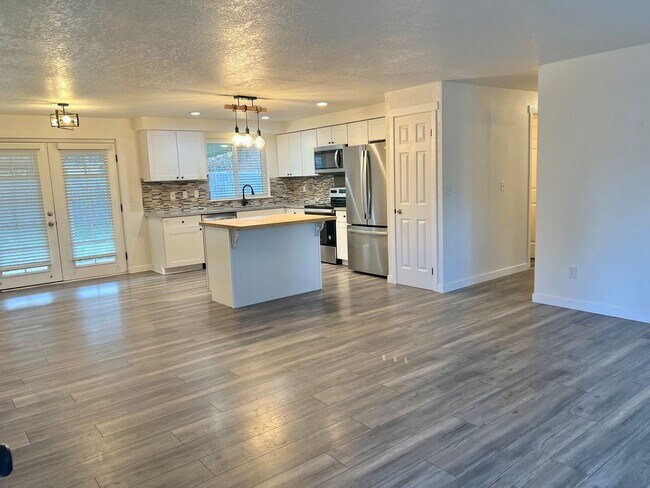 Photo - AVAILABLE NOW! 3BD 1.75 BATH SINGLE STORY HOME LARGE CORNER LOT