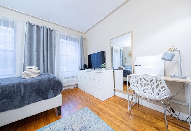 Photo - 328 E 74th St Unidad ID1032017P