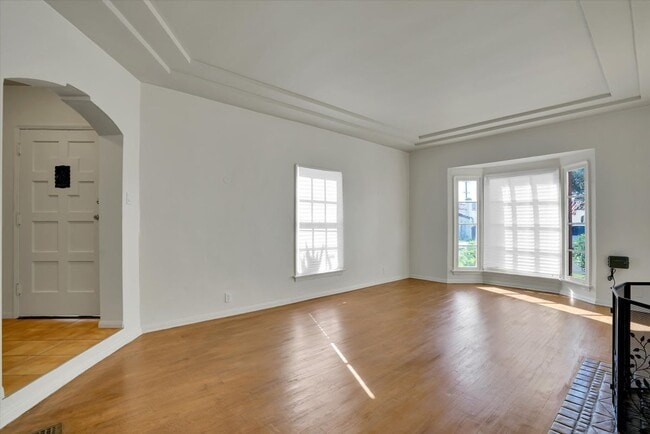 Photo - 3800 Roxton Ave