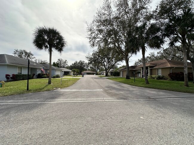 Photo - 12243 Londonderry Ln