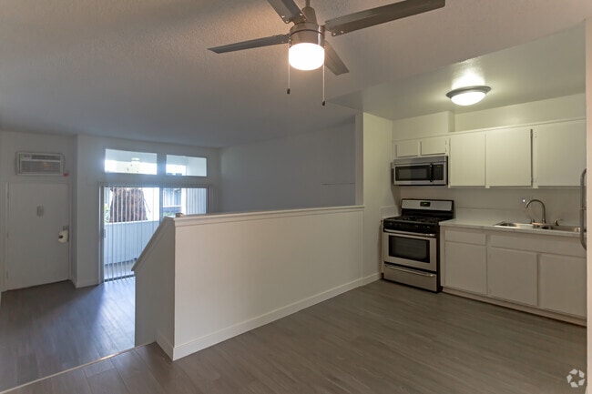 1BR,1BA-700SF-Dining