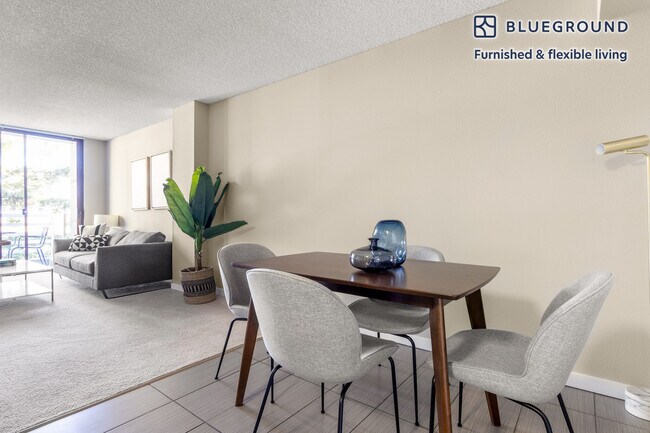 20350 Stevens Creek Blvd Unidad GO FL5-ID310