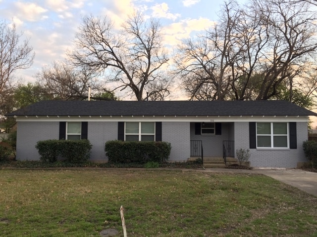 Exterior Front - 510 W Oak St