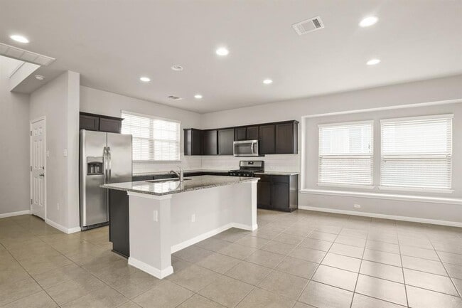 Photo - 440 Canadian Springs Dr