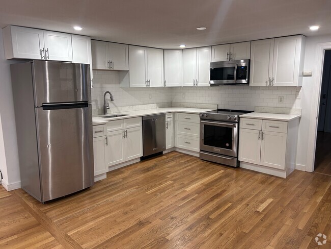 Building Photo - 500 E Broadway Unit 2 BED 1 BATH Southie Rental