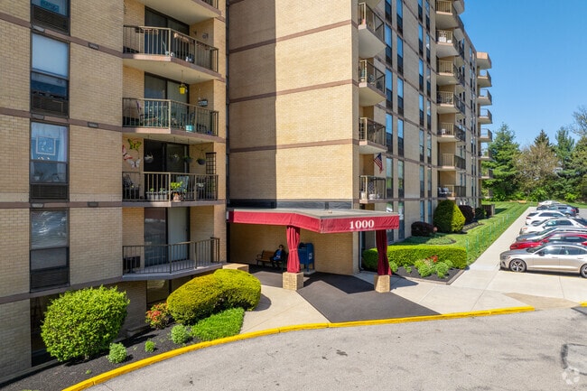 Entrance - Plymouth Hill Condominiums