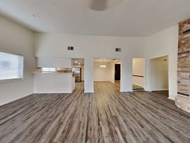 Photo - 10311 Towneview Dr
