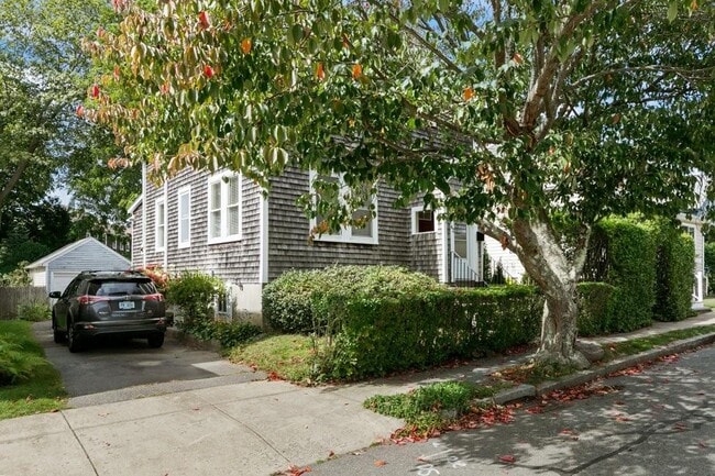 Building Photo - 42 Almy St