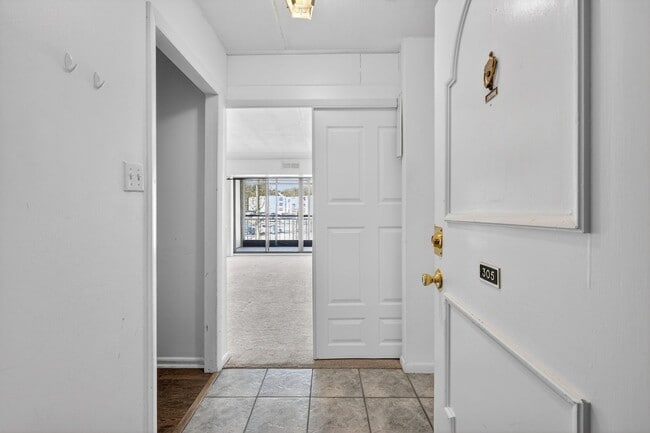 Photo - 1 Bedroom Condo Walking distance to UofD