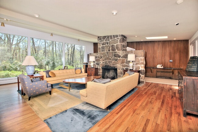 Photo - 208 Bayberry Ln