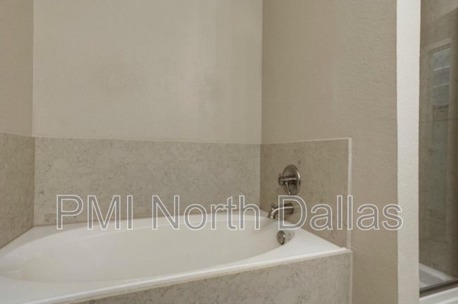 Photo - 7001 Van Gogh Dr