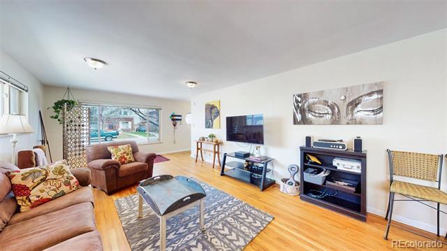 Photo - 715 Ivanhoe St