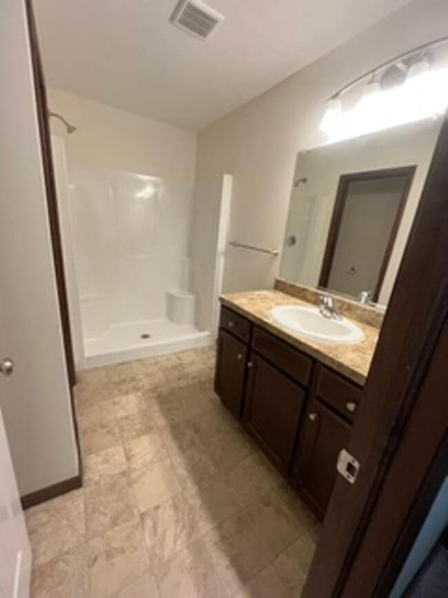 Photo - 585 Birch Hill Dr