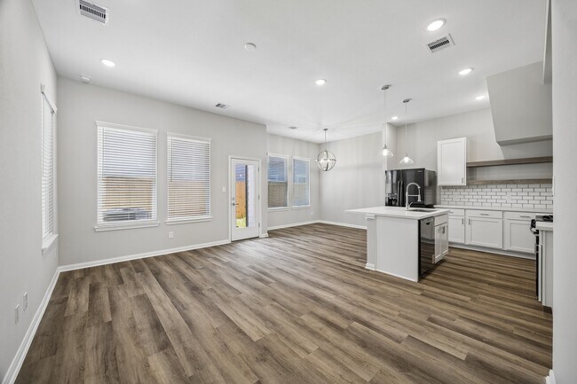 Photo - 206 Clark Rd