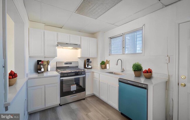 Photo - 1018 W 7th St