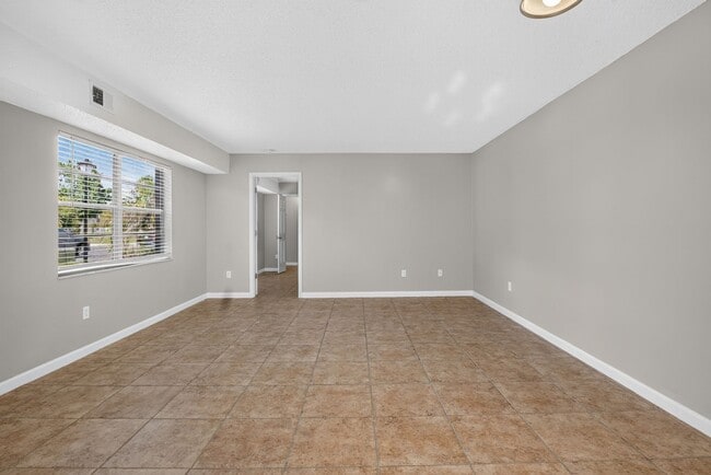 Photo - 53 Windtree Ln