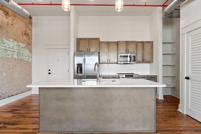 Photo - 211 W Colville St