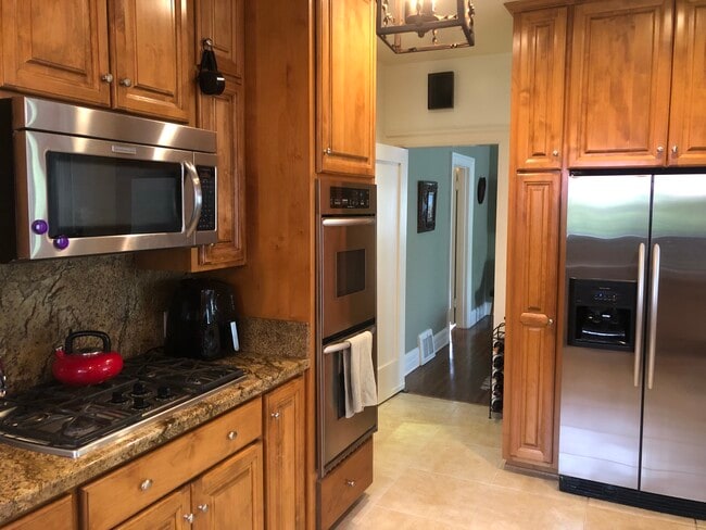 Gourmet kitchen