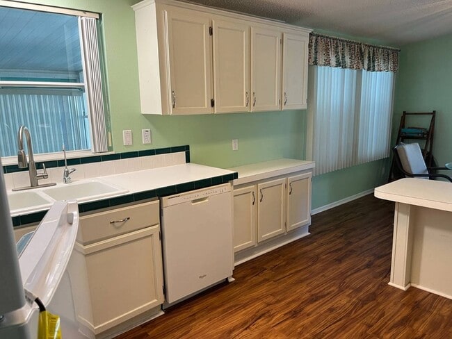 Photo - 5870 SW 59th St