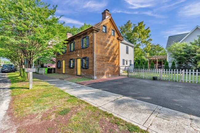 317 Mill St