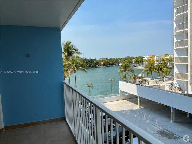 Building Photo - 5838 Collins Ave Unit 3D Rental