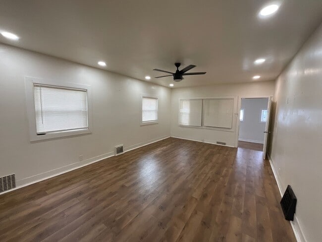 Photo - 2564 N Hubbard St