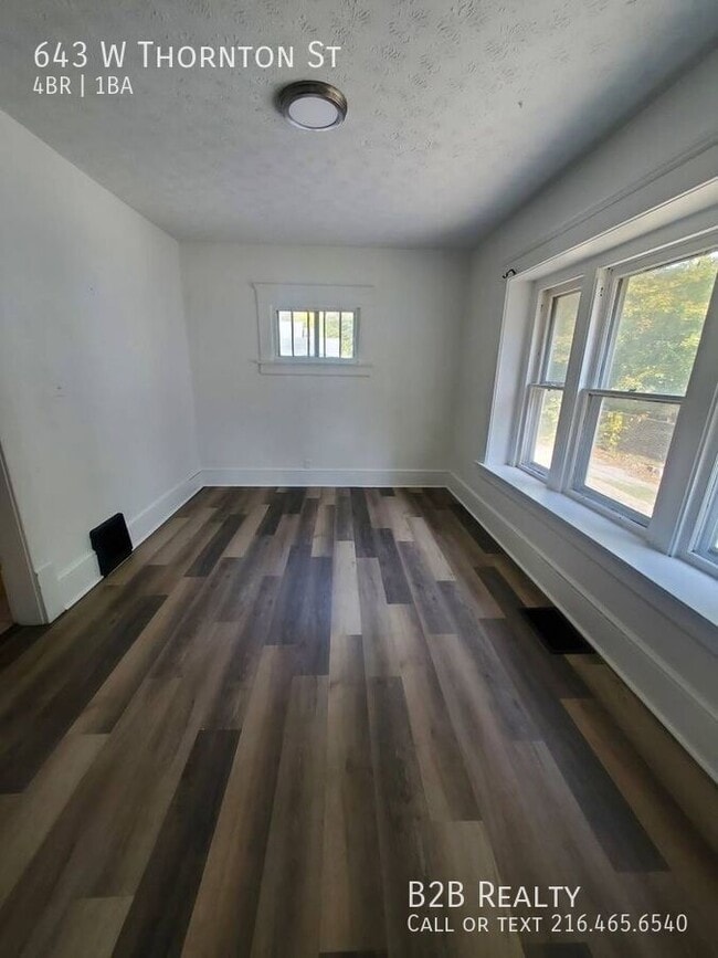 Photo - 643 W Thornton St