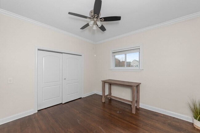 Photo - 915 W Waveland Ave