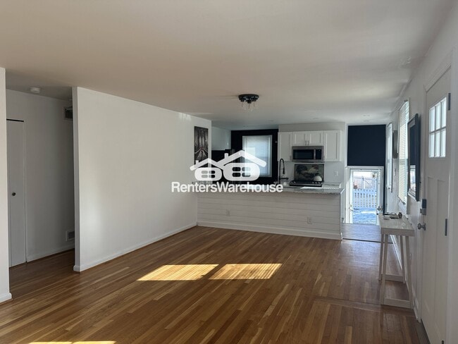 Photo - 1603 Charmuth Rd