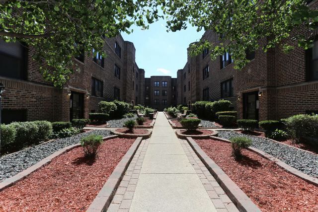 Building Photo - 3725.5 N Pine Grove Ave Rental