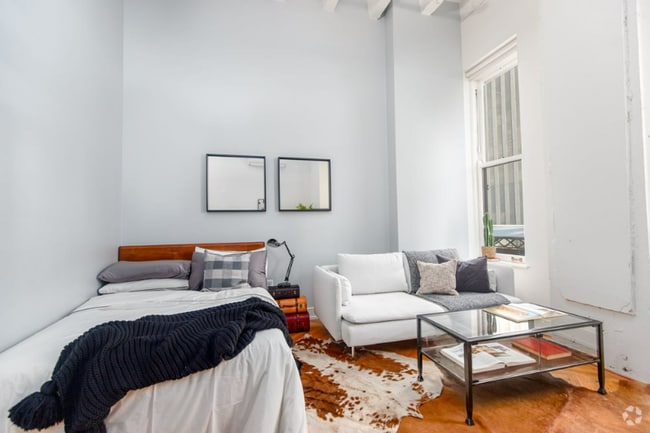 Building Photo - 34 E Adams St Rental