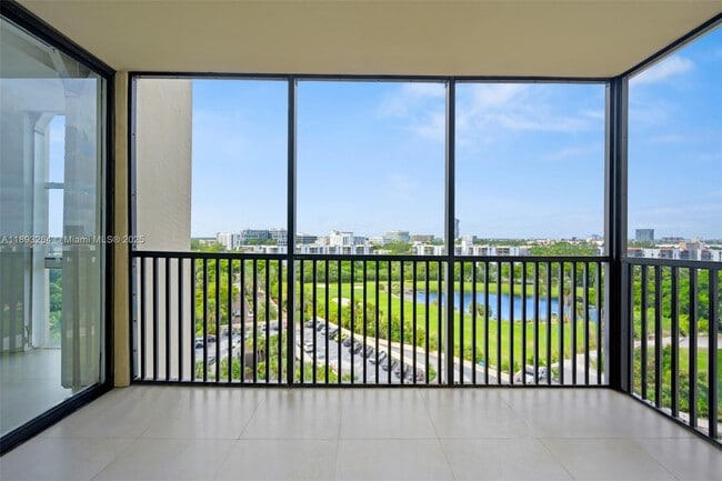 Building Photo - 20301 W Country Club Dr Unit 1122
