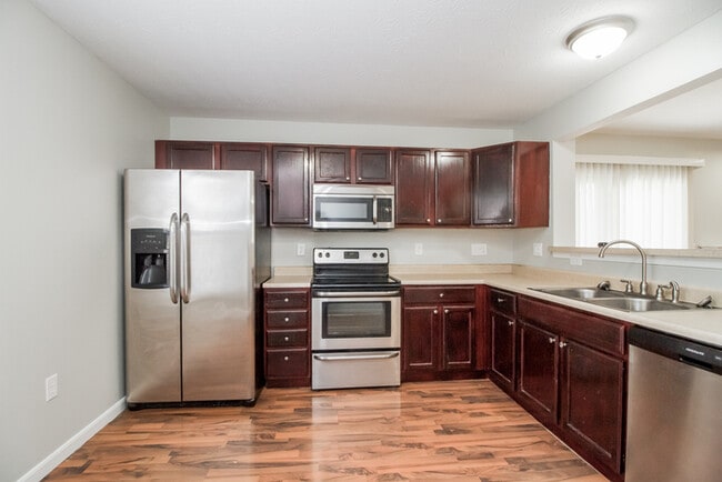 Photo - 1021 Canterbury Ln