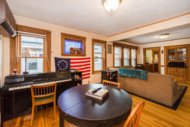 Photo - 196 Calumet St Unit B