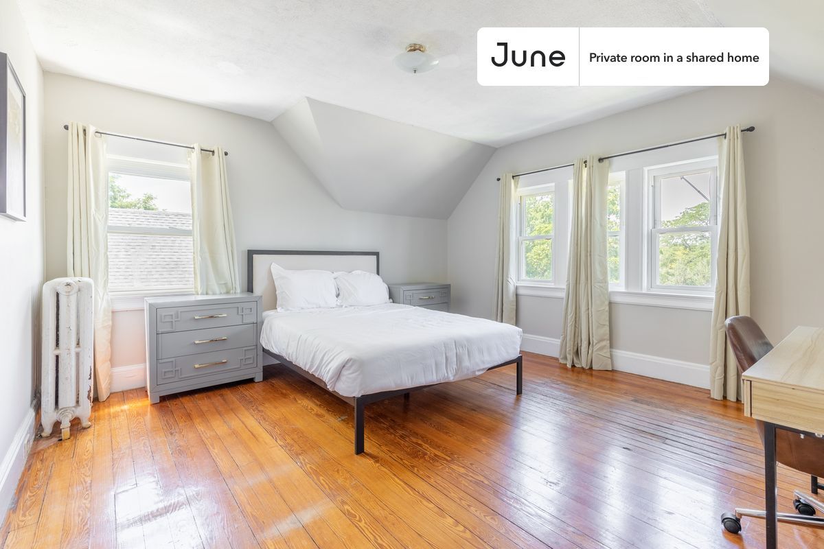 Private bedroom in 9 bed/2 bath Home - Private bedroom in 9 bed/2 bath Home