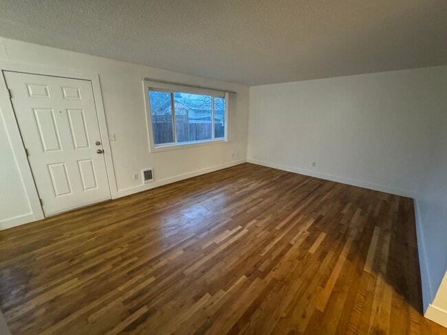 Building Photo - 3622 E 13th St