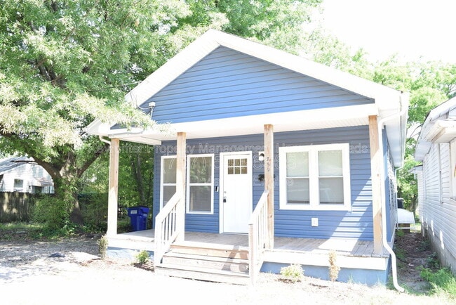 Photo - 850 W 50th St