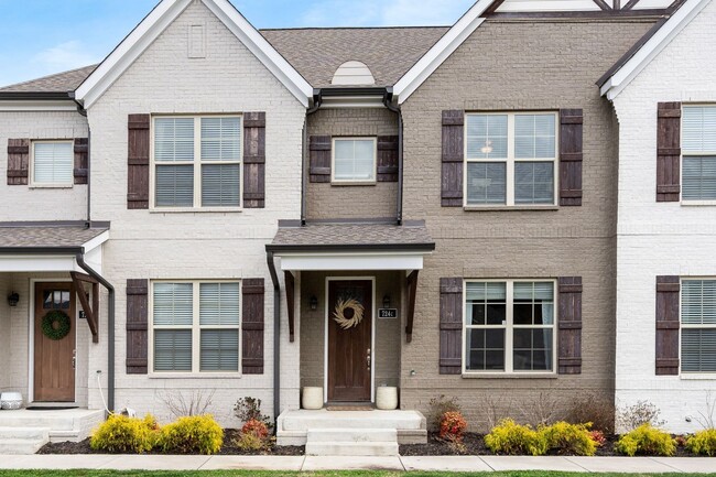 Gorgeous, luxury townhome in convenient We... - Gorgeous, luxury townhome in convenient We...