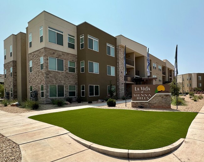 Building Photo - La Vida at Sienna Hills