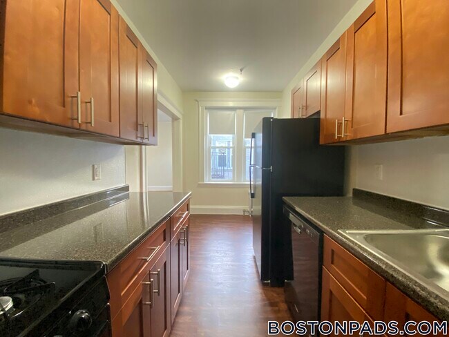 Building Photo - 1167 Boylston St Rental