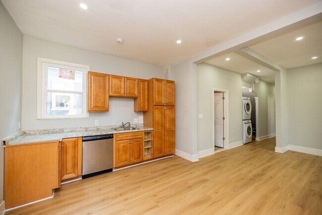 Building Photo - 10 Jerome St Unit 1 Rental