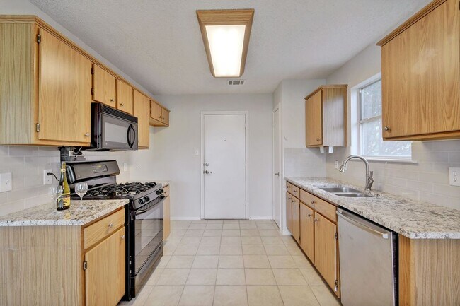 Photo - 1609 Lantern Light Dr