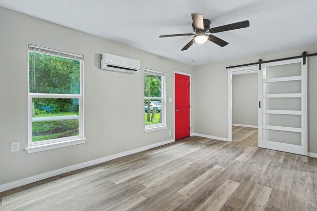 Photo - 422 Waco Ave
