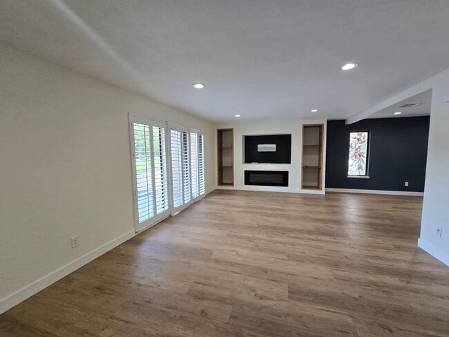 Photo - Hawarden Hills Home