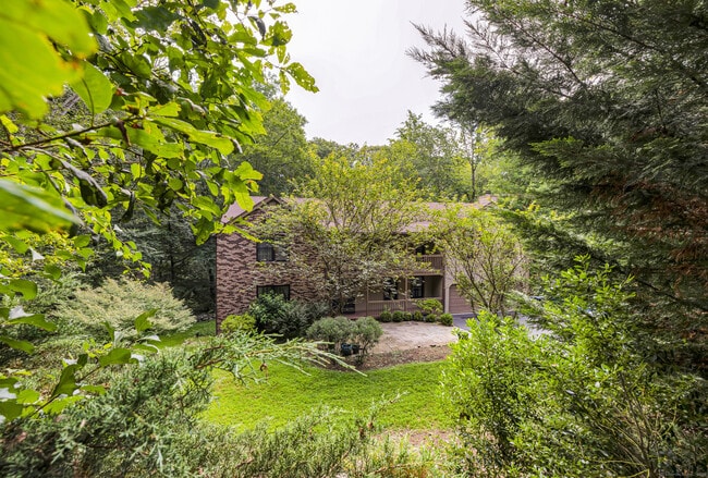 Photo - 27 Blackberry Dr E