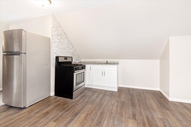 Building Photo - 2246 S Albany Ave Unit 4F