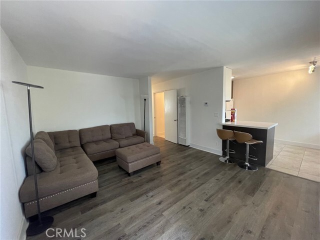 Photo - 1250 W 37th St Apartment Unit 8